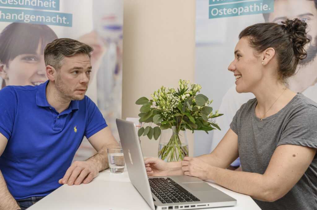 ausführliche Anamnese gehört zu jedem Osteopathie-Besuch
