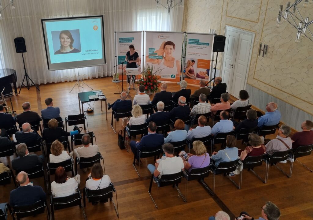 Festvortrag Emmi Zeulner, Fahne hoch für die Osteopathie und den BVO