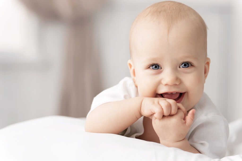 Lachendes Baby, Kinderosteopathie Osteopathie für Säuglinge, Baby, Säugling