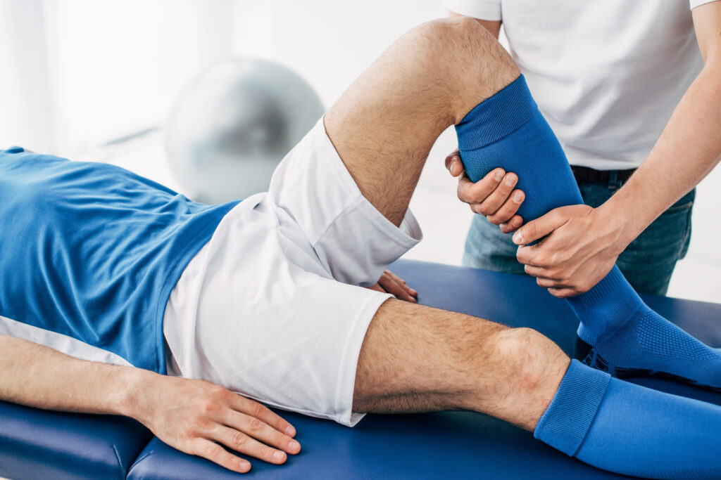 Osteopathie und Sport – gerade im Profi-Bereich wie aktuell zur Fußball Europameisterschaft kommt die ganzheitliche Heilmethode zum Einsatz.