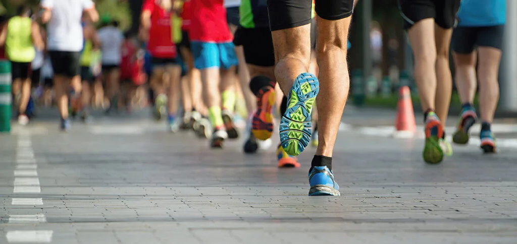 Sowohl Hobby- als auch Leistungssportler im Laufsport können von der Osteopathie profitieren.