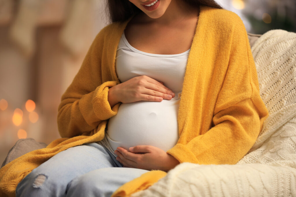 Für die meisten Frauen ist die Zeit während der Schwangerschaft schön und besonders, doch Beschwerden gehen mit der körperlichen Veränderung einher. Die Osteopathie kann hier eine wertvolle Unterstützung sein.