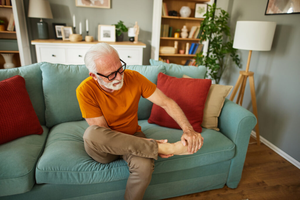 Ein Patient knickt mit dem Fuß um – schnell ist die Verletzung vergessen. Doch dadurch wird die Muskelkette im Bein beeinträchtigt, sodass er unter dauerhaften Knieschmerzen litt. Die Osteopathie konnte hier helfen, der Ursache auf den Grund zu gehen.