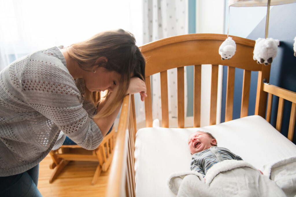 In schwierigen Phasen des Babyschlafs kann die Erschöpfung der Mutter groß sein. Osteopathie bietet in diesen Zeiten Unterstützung und fördert die Entspannung – für Mutter und Kind.