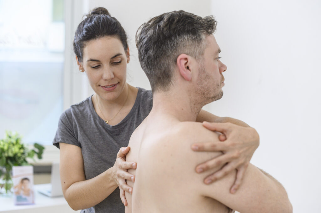 Osteopathen arbeiten nur mit ihren Händen.