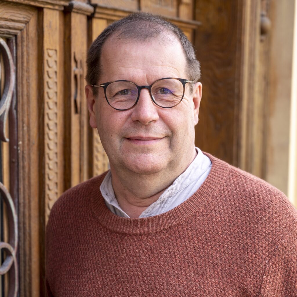 An der bvo-Akademie hält Stefan Schöndorfer als Dozent Seminare über Osteopathie, Psychosomatik und seinem Konzept „Dynamik der Gedanken“.