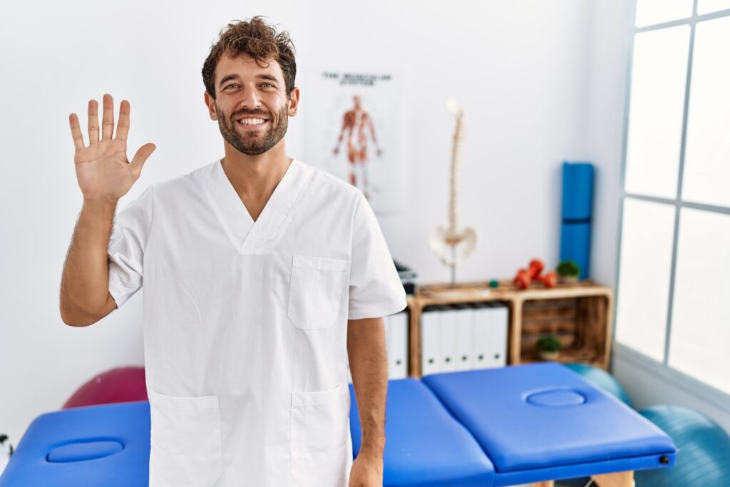 Osteopathie im Sport betrachtet den Körper ganzheitlich. Besonders bei sportlich aktiven Menschen werden funktionelle Zusammenhänge zwischen Muskeln, Gelenken und Faszien berücksichtigt, um Belastungen im Training und Alltag besser einordnen zu können.